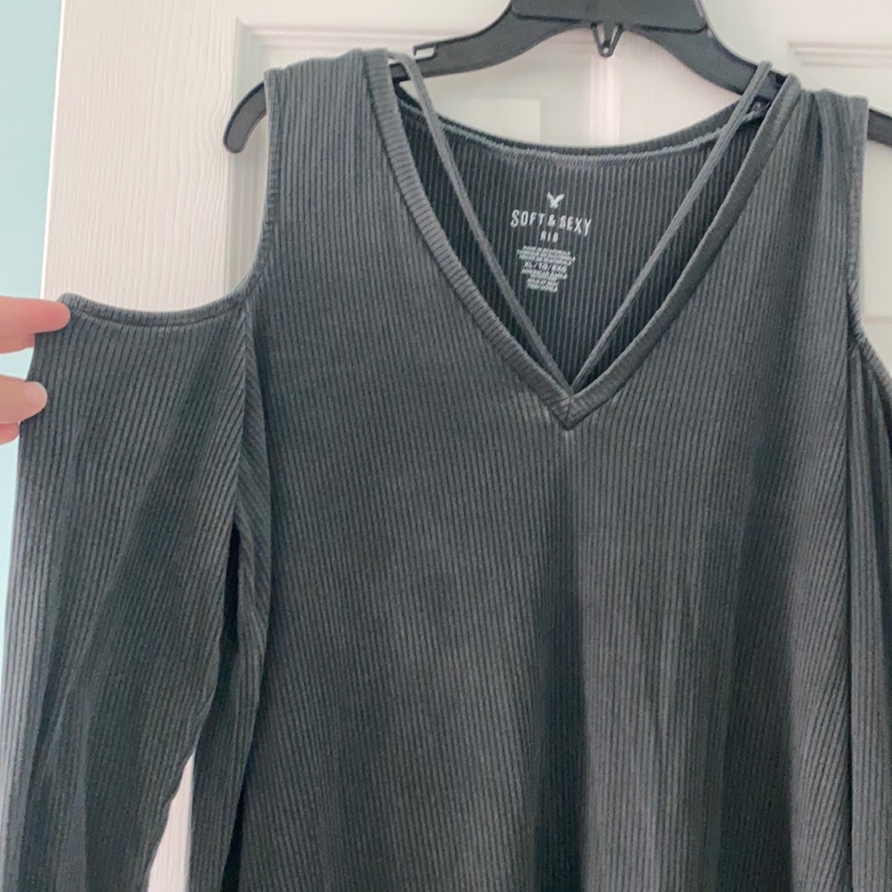 American Eagle Ribbed Cold Shoulder Top
